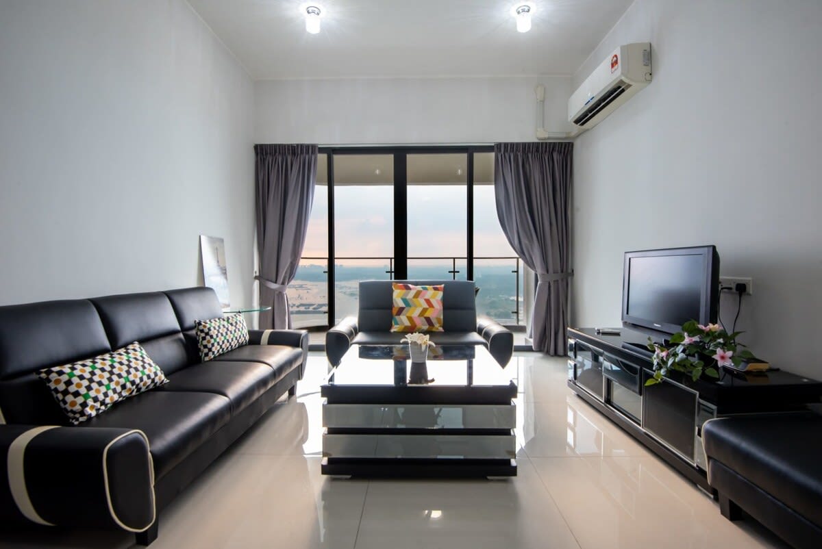 Chic 3BR in Danga Bay with Water Views & Parking — Johor Bahru, Johor — vacation rental