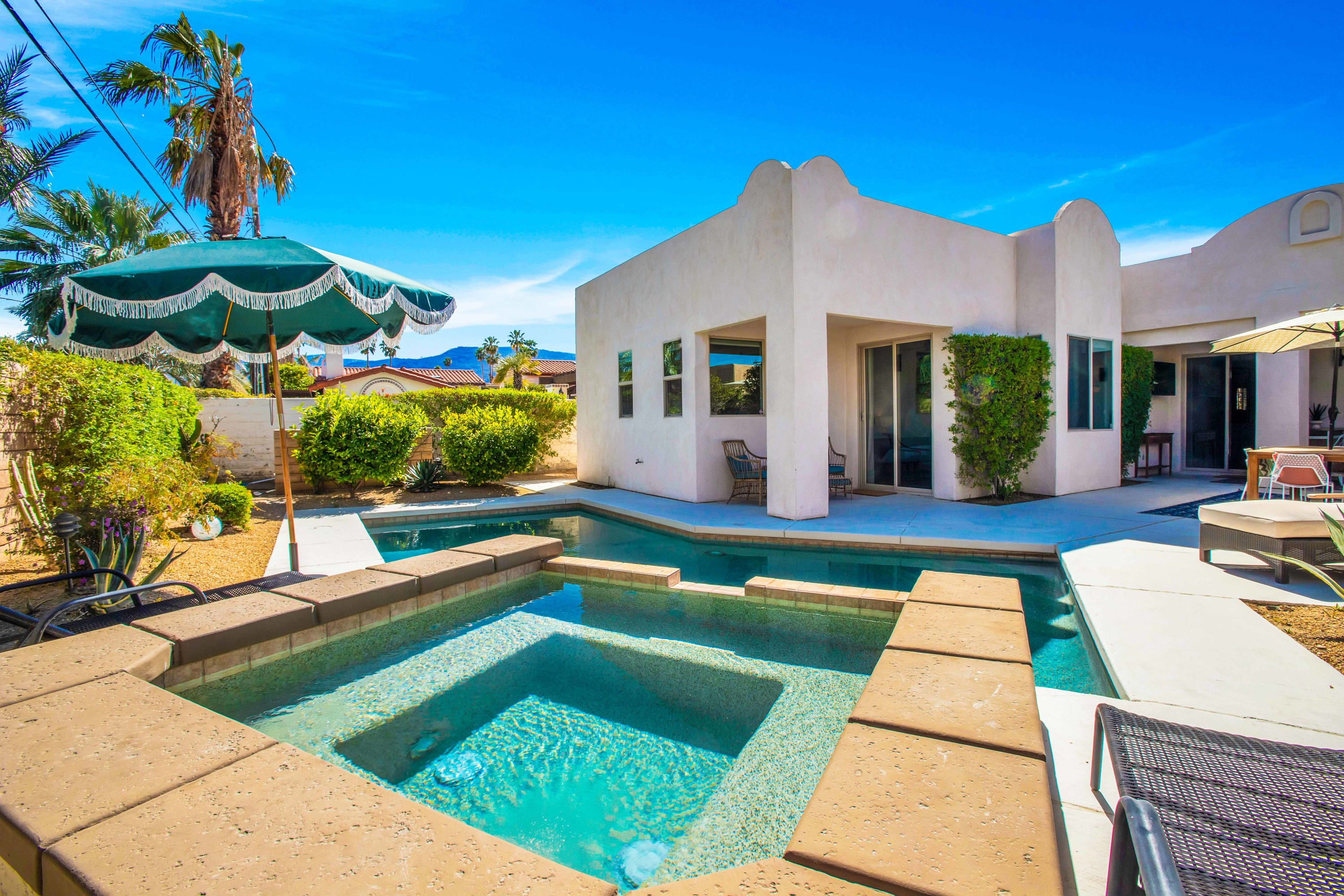 El Paseo Paradise! 3BR Desert Oasis with Pool/Spa - Photo 2