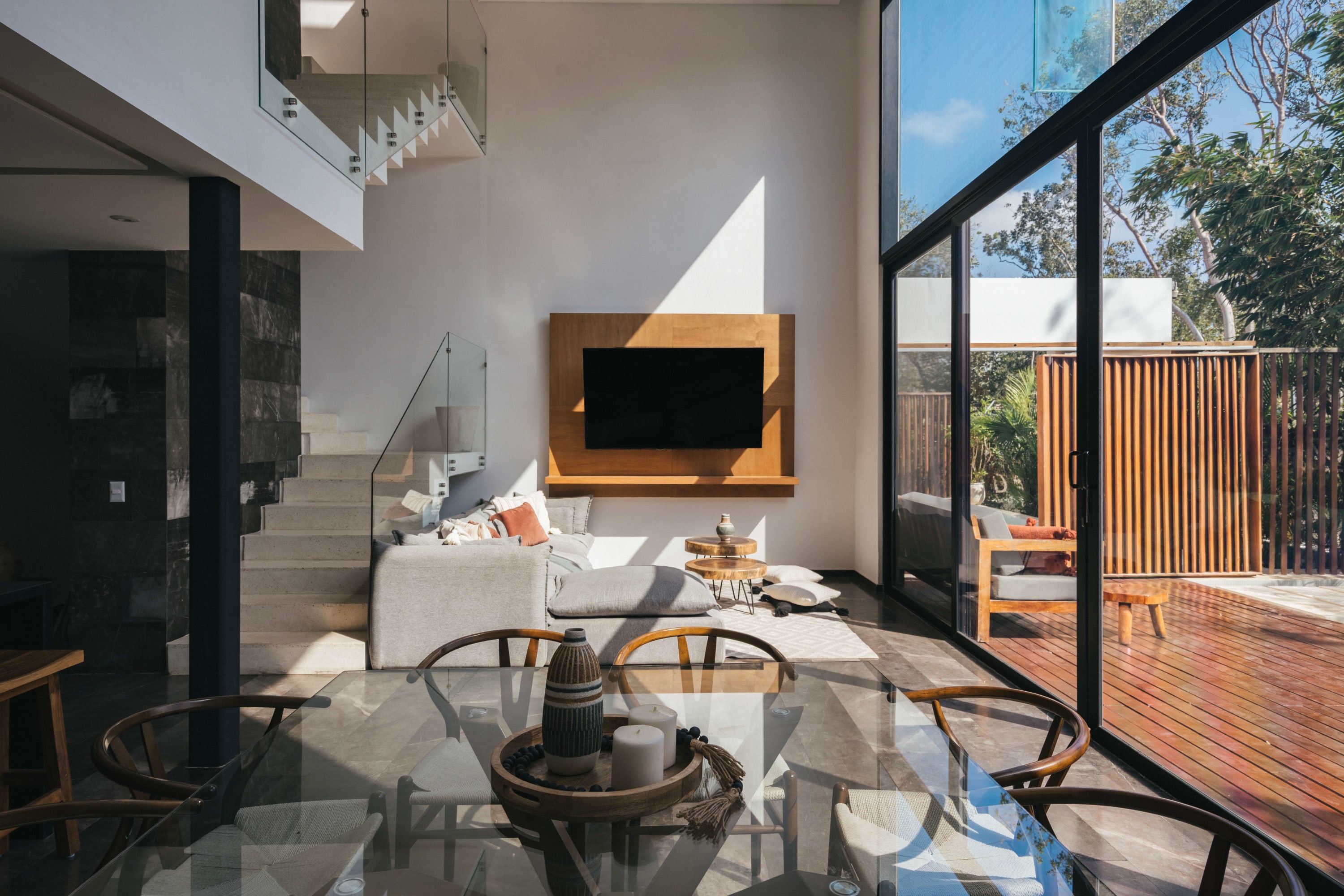 Living room & dining area