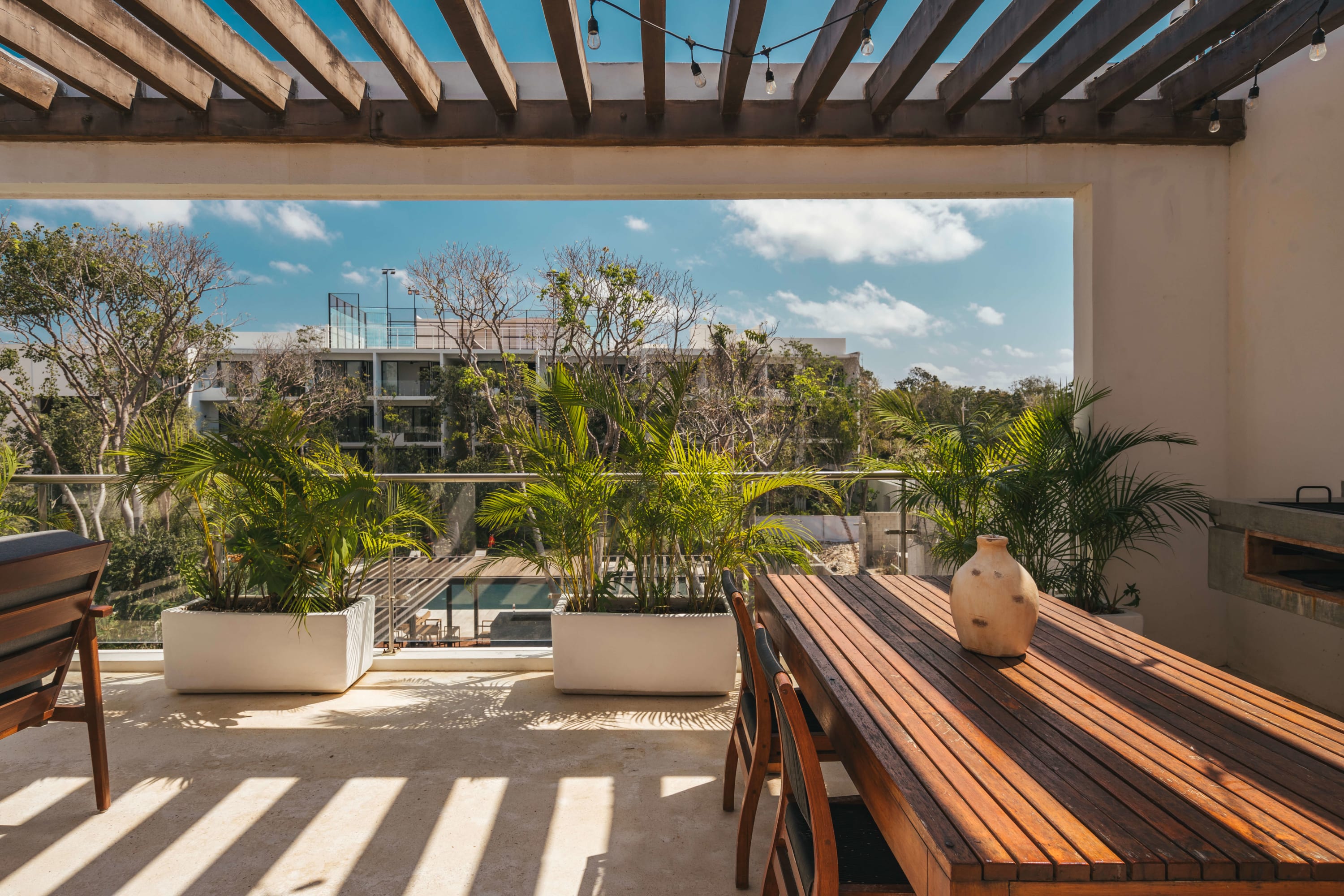 Beautiful terrace with a view of the complex.