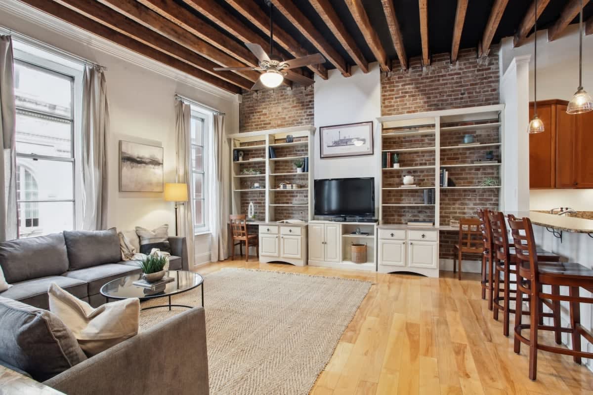 Stylish & Spacious CBD Loft | 5 min to FQ — New Orleans, LA — vacation rental