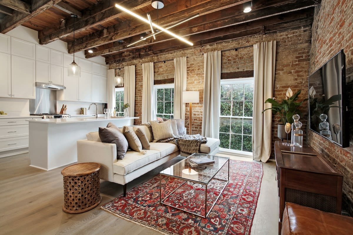 Luxury Historic Hotel Suite | 5 min to FQ — New Orleans, LA — vacation rental