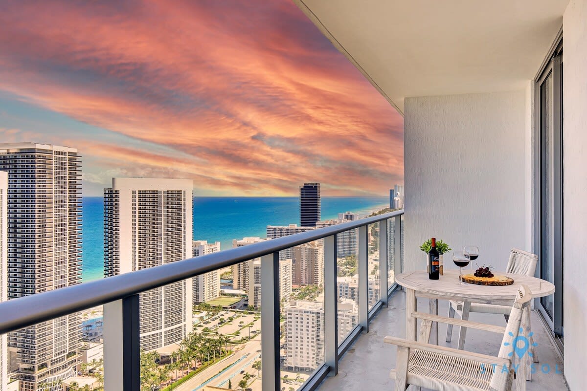 Oceanfront Luxury Retreat: Hollywood Beach — Hollywood, FL — vacation rental