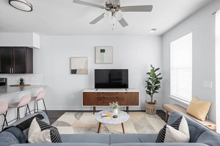 Two Cozysuites Stylish 4br4ba In The Heart Of Nora - Indianapolis, IN