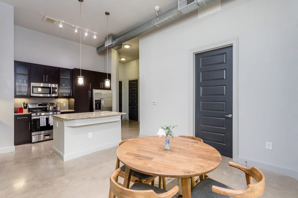 Peony At Millennium - Elegant 2 BDR in Houston 5
