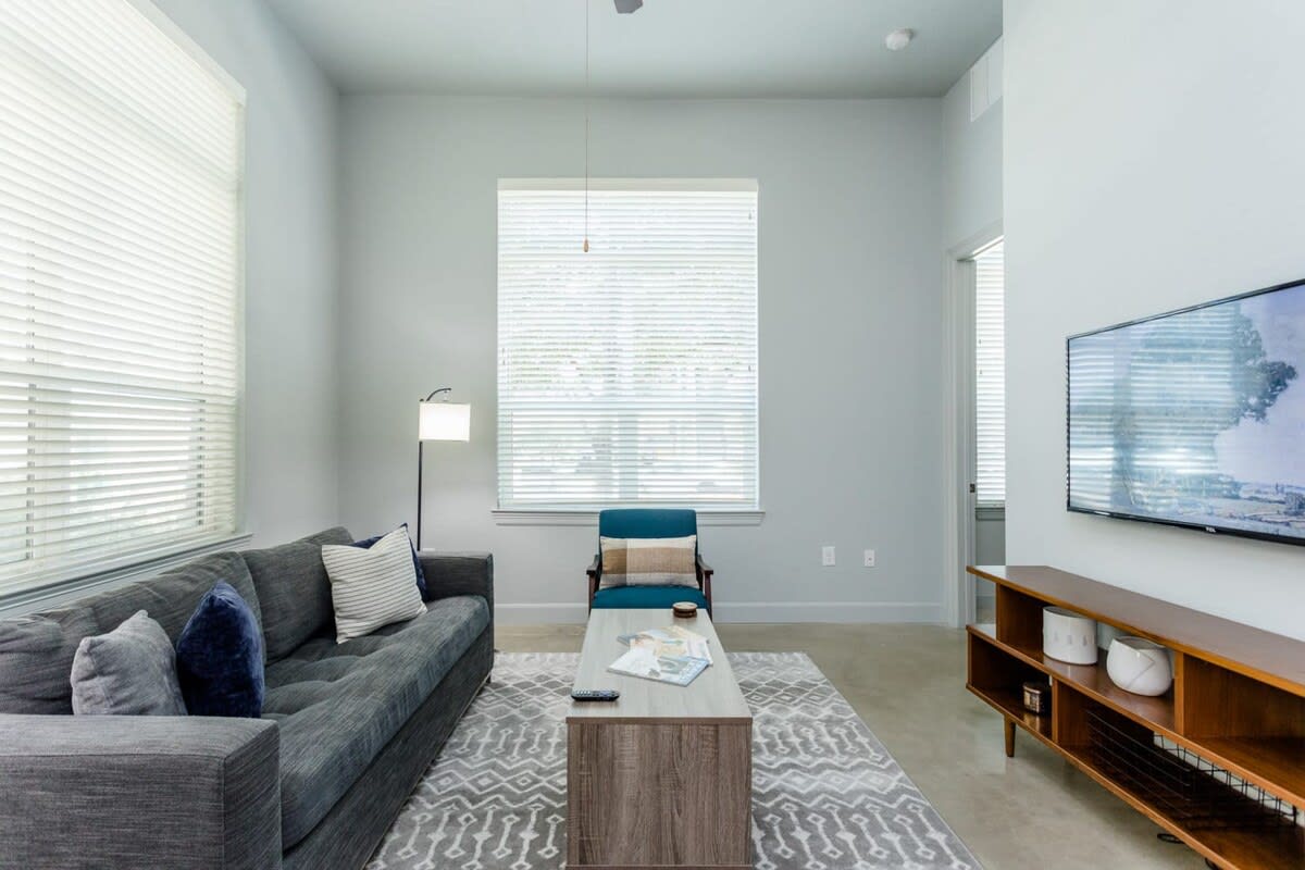 Peony At Millennium - Elegant 2 BDR in Houston 3