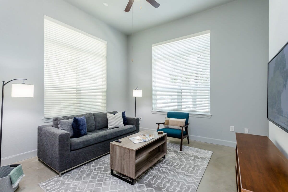 Peony At Millennium - Elegant 2 BDR in Houston 2
