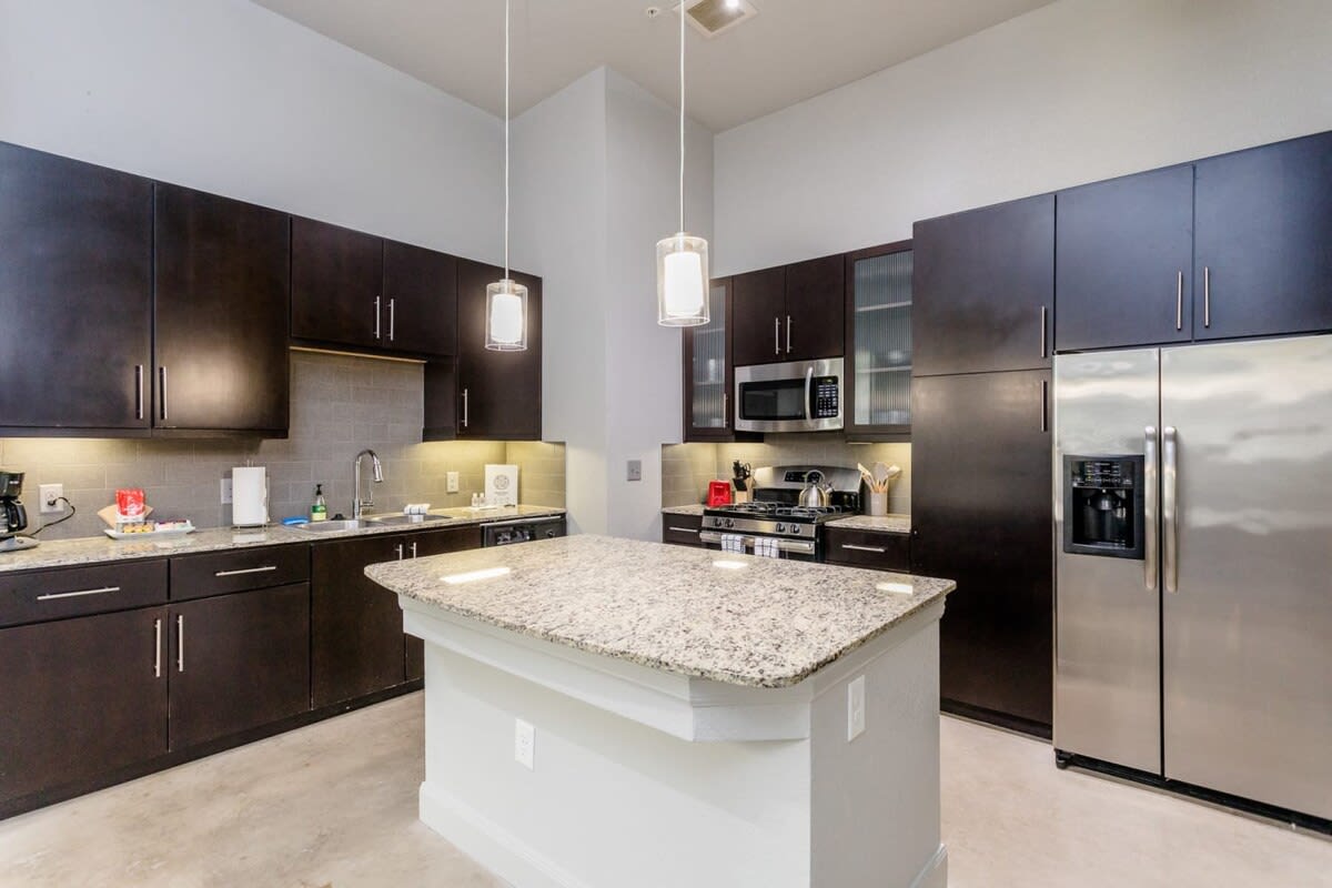 Peony At Millennium - Elegant 2 BDR in Houston 6