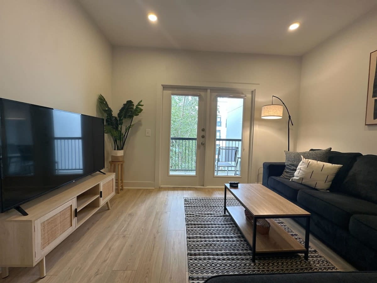 Montrose Spring - Stylish 1 BR in Houston 4