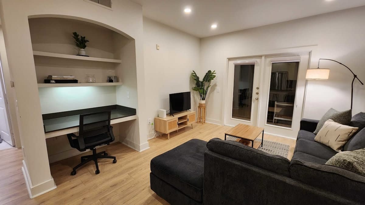 Montrose Spring - Stylish 1 BR in Houston 5