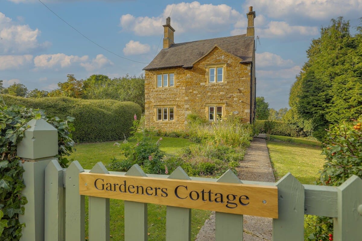 Gardeners Cottage - Hot Tub Packages Available — Nevill Holt, England — vacation rental