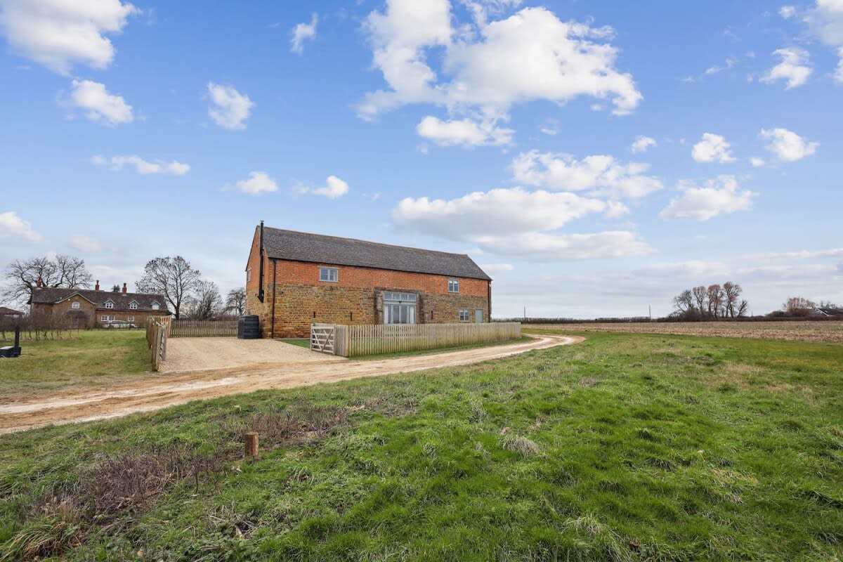 Sophie's Barn - Hot Tub Packages Available — Oakham, England — vacation rental