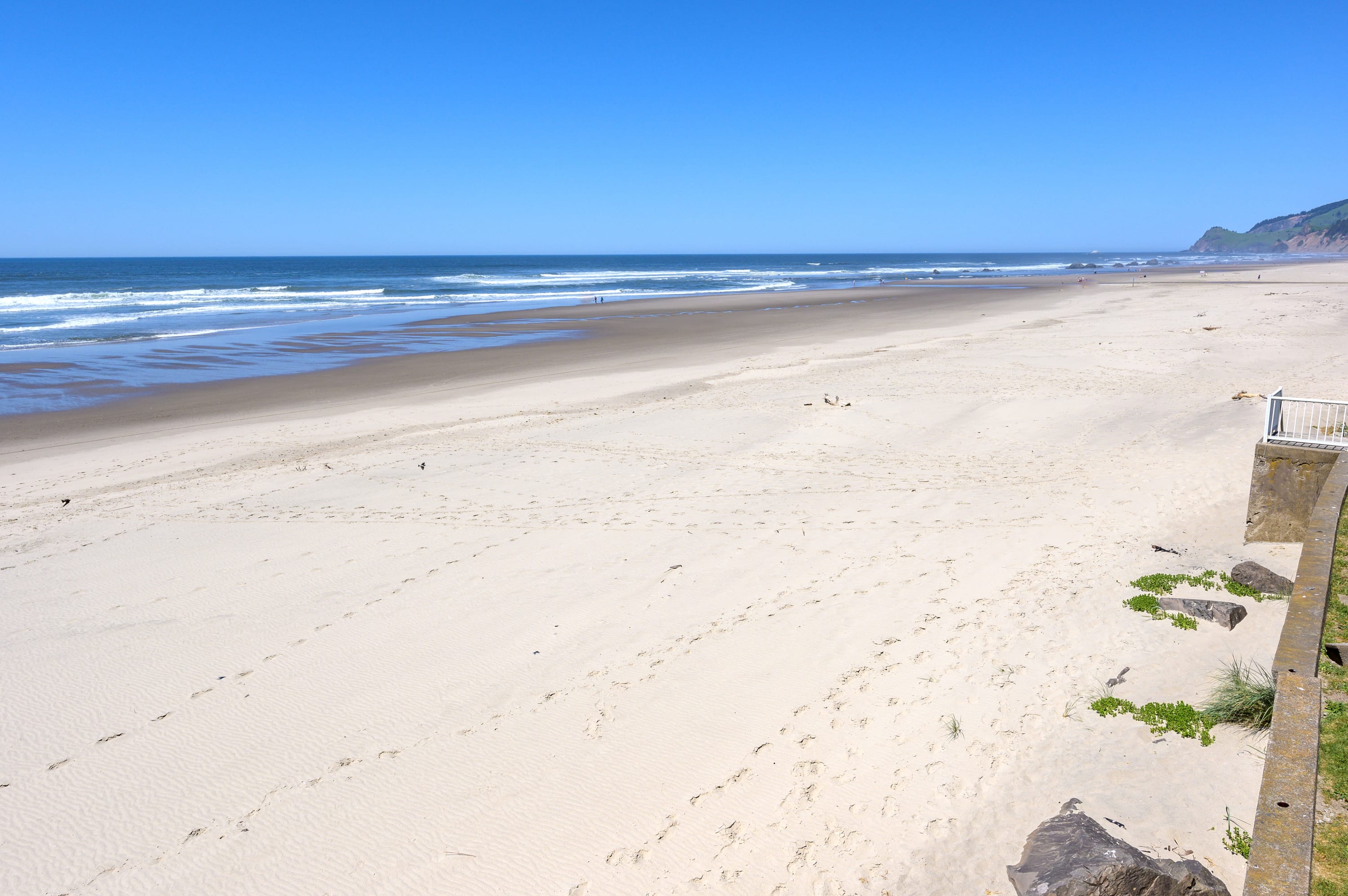 Beachfront, Hot Tub, BBQ | Ocean Jewel