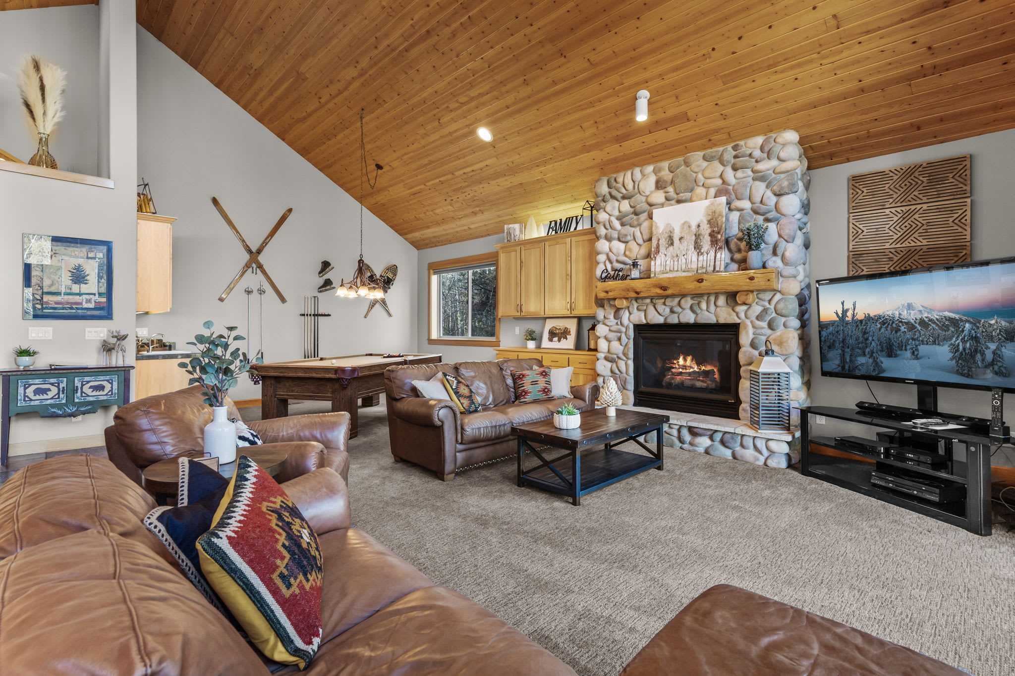 Aspen Lodge, Comfortable Leather Seating in Living Room with Fireplace and Pool Table