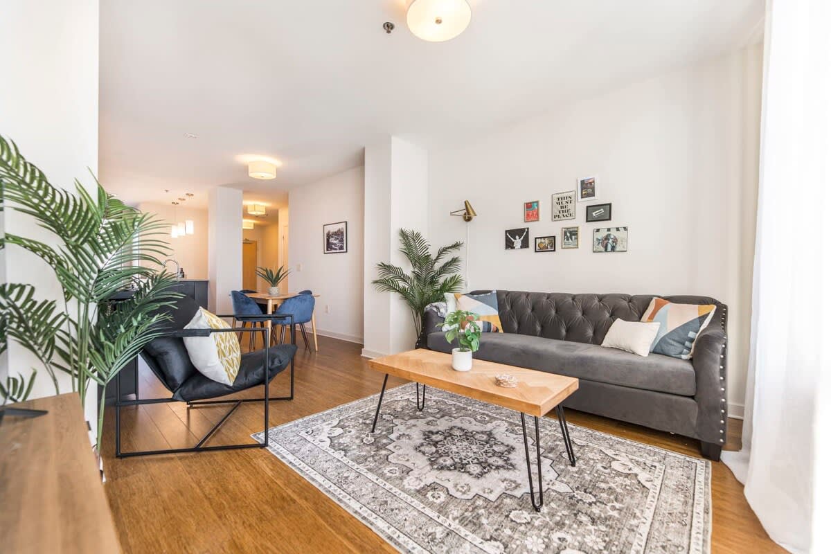 Stylish Retreat With Modern Comfort - Charming Downtown Oasis - Macon, GA