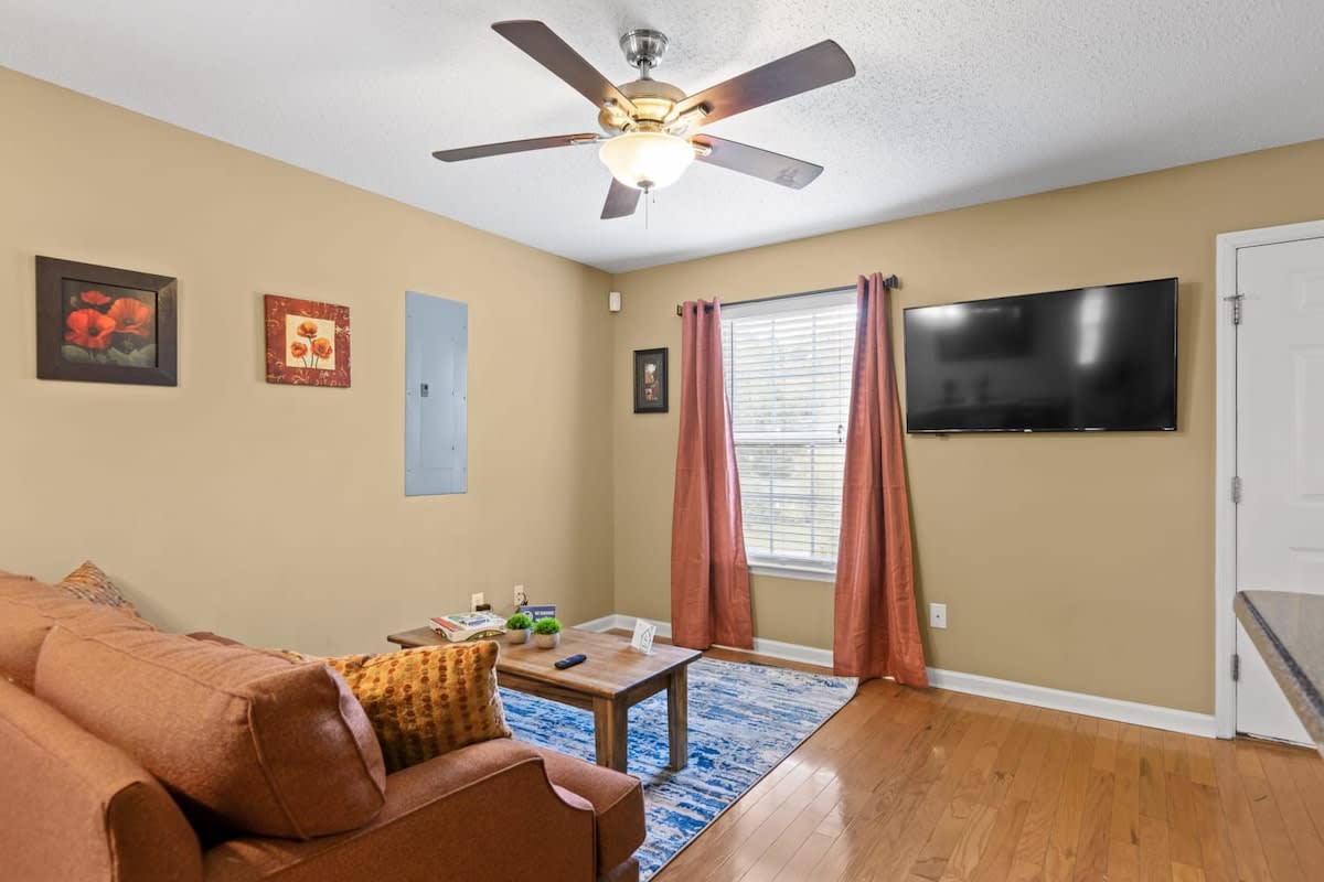 Mins to Downtown! Deck & Firepit - Elmwood Retreat — Chattanooga, TN — vacation rental