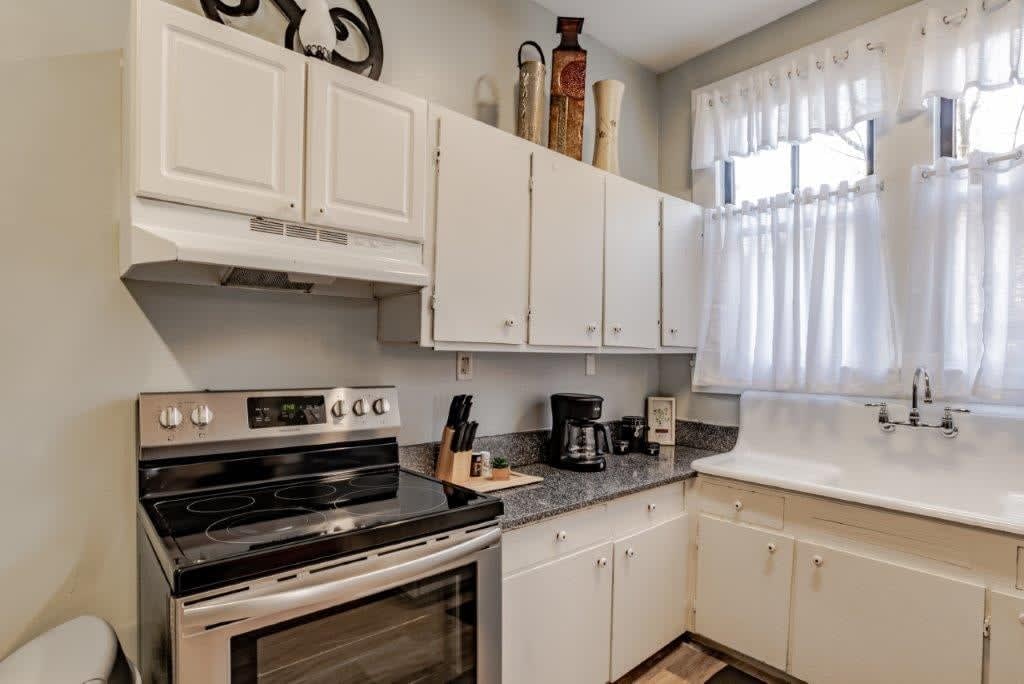 Historic Home Near Dining And Downtown - Charming Cozy Retreat - Mobile