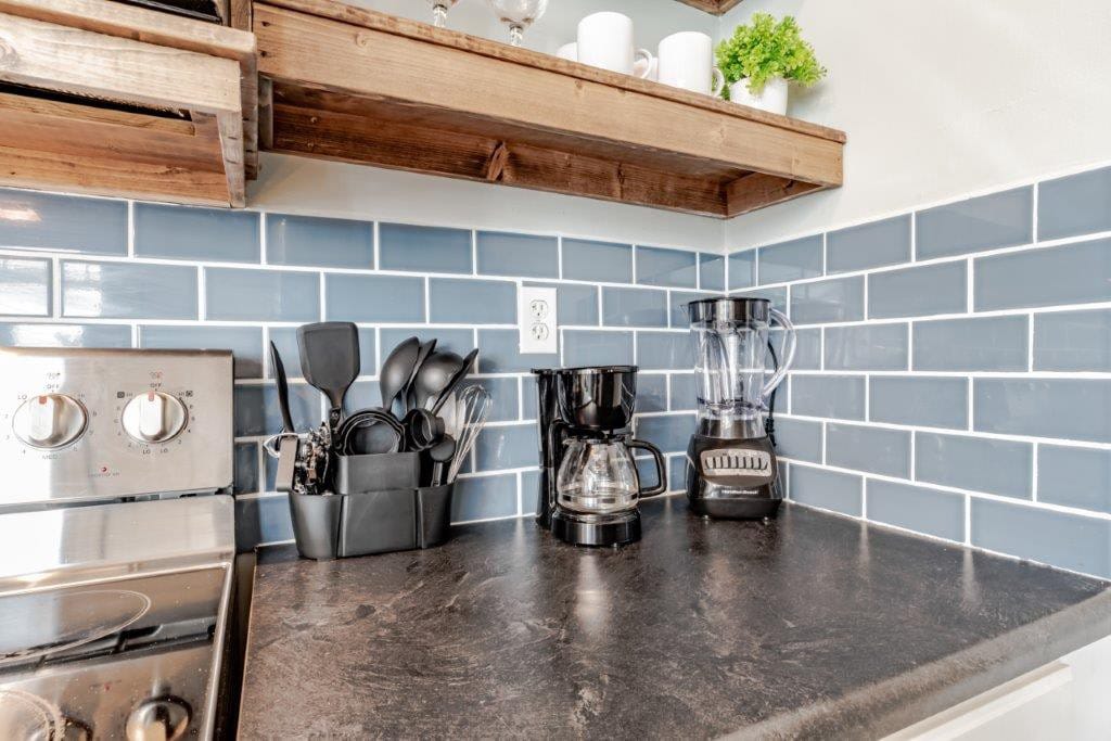 Convenient Location And Cozy Furnishings - Charming Urban Retreat - Mobile, AL