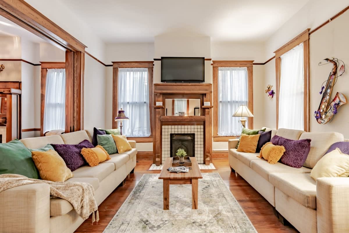 Fancy&Foosball! Central Location-Historic Grandeur — Mobile, AL — vacation rental