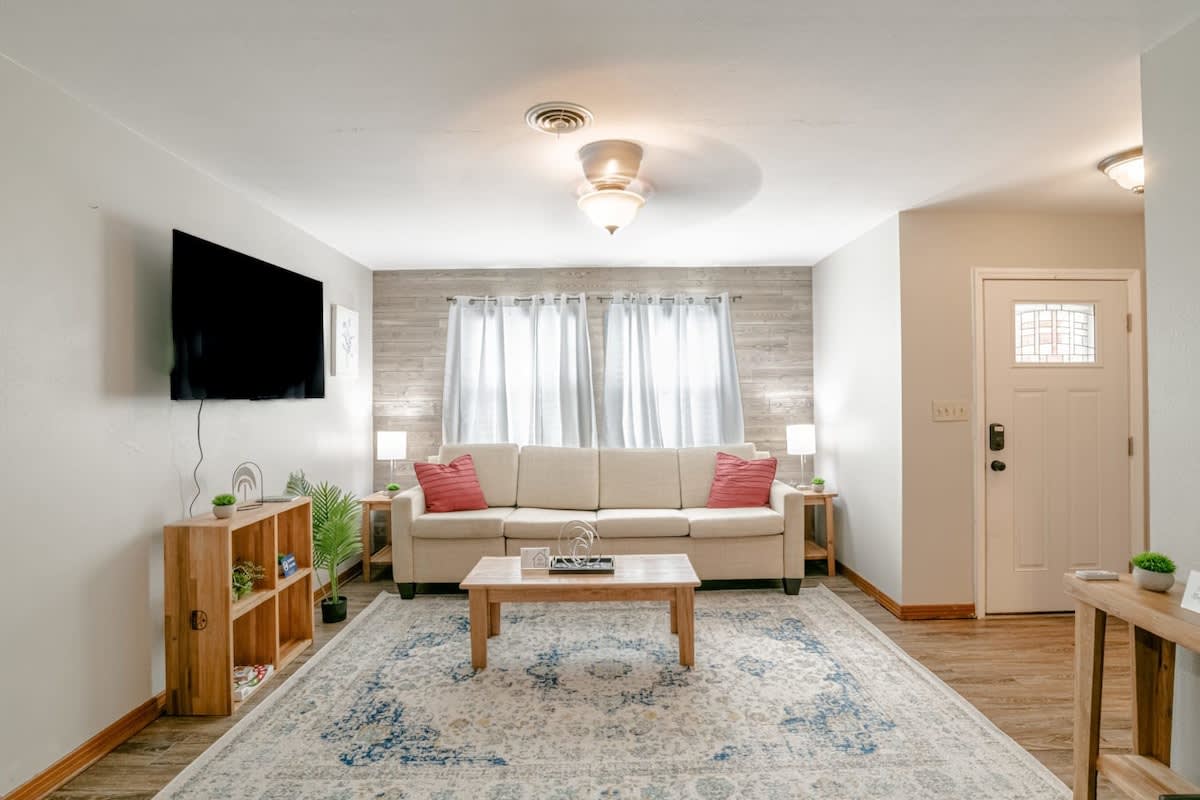 Wonderstruck on Wendover- 20 Mins to Downtown — Mobile, AL — vacation rental