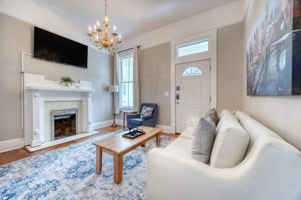 Near Parks Downtown & Riverwalk Midtown Muse Sleeps 14 - Columbus, GA