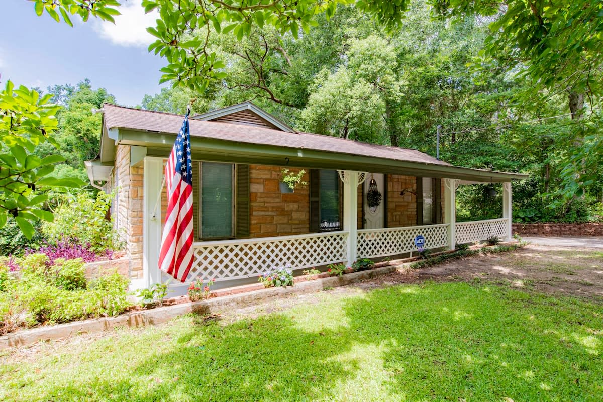 On the River! Patio,Yard- Dozing at Dog River — Mobile, AL — vacation rental