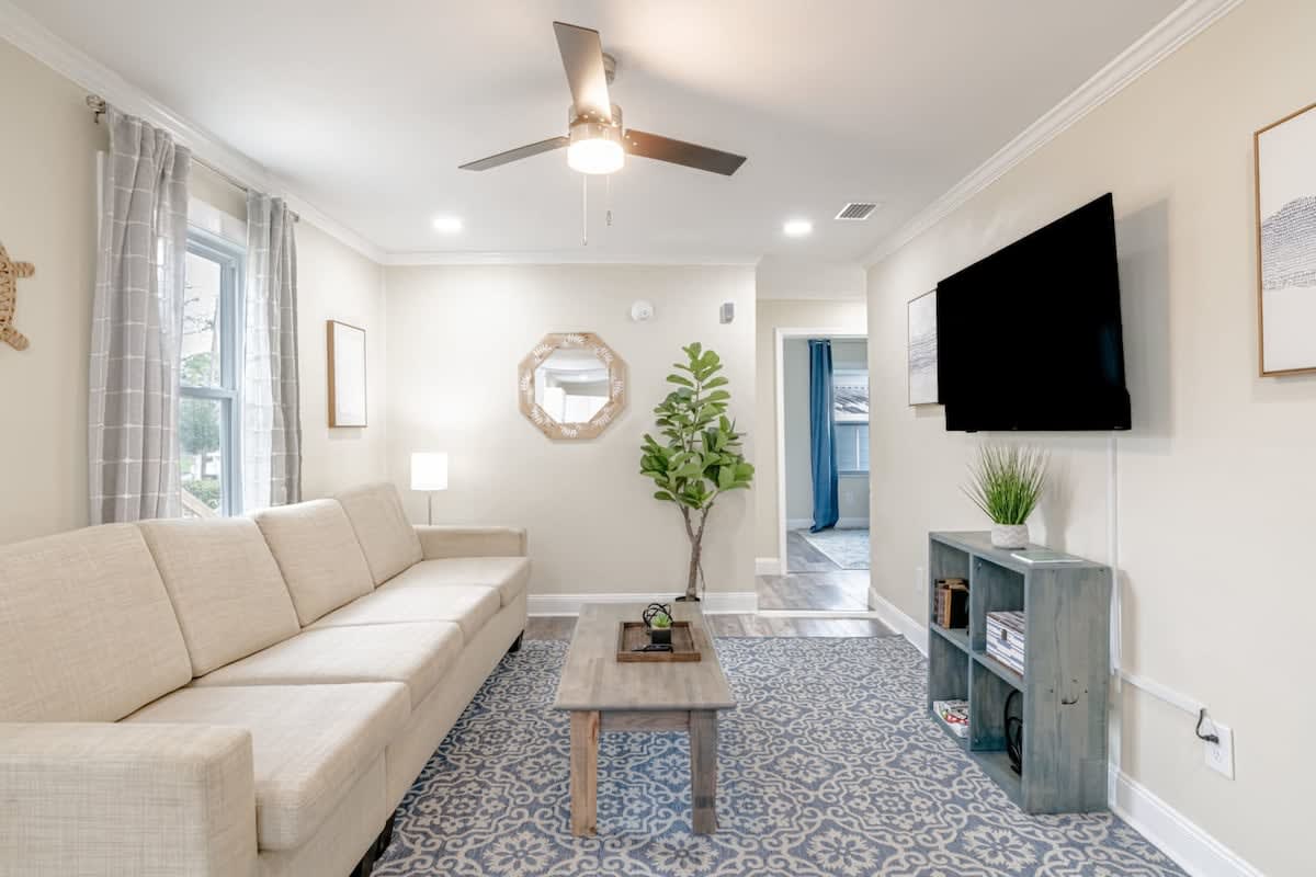 Modern Home, Great Deck & Yard- Peaceful at Potter — Mobile, AL — vacation rental