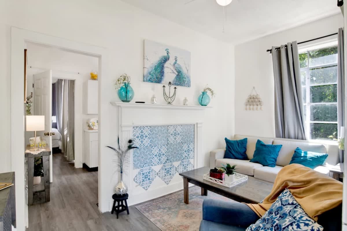 Charming Midtown Apt - Hannon Hideaway Unit A — Mobile, AL — vacation rental