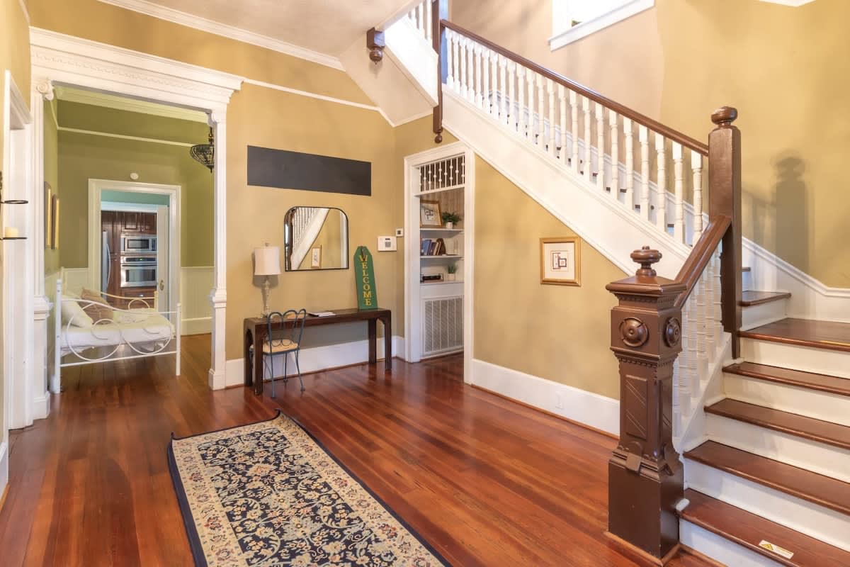 Columbus's Luxurious Mansion! Stay At Goldfinch - Columbus