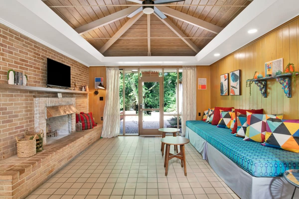 Midcentury Modern -Hot Tub - Retro Retreat — Mobile, AL — vacation rental
