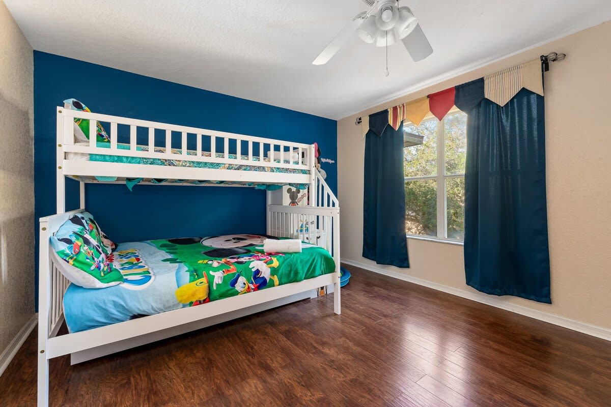 Family townhome w/pool slide & lazy river