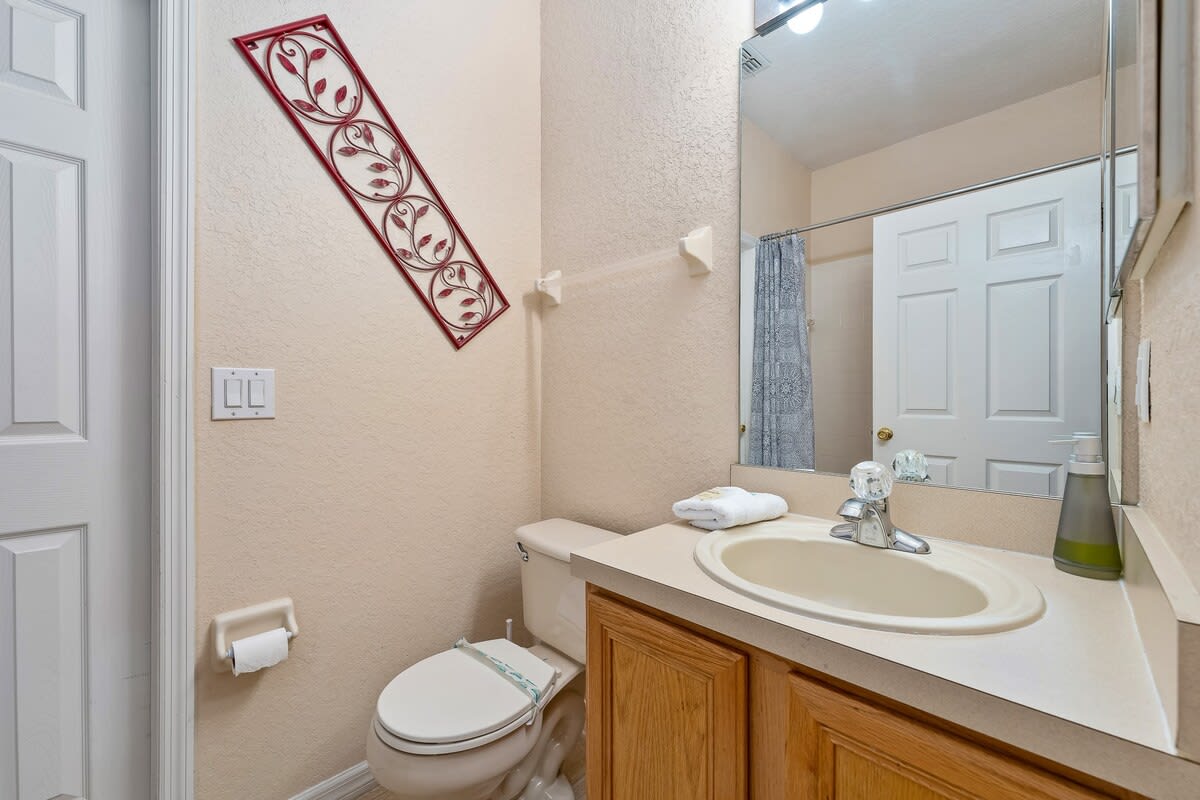 Family townhome w/pool slide & lazy river