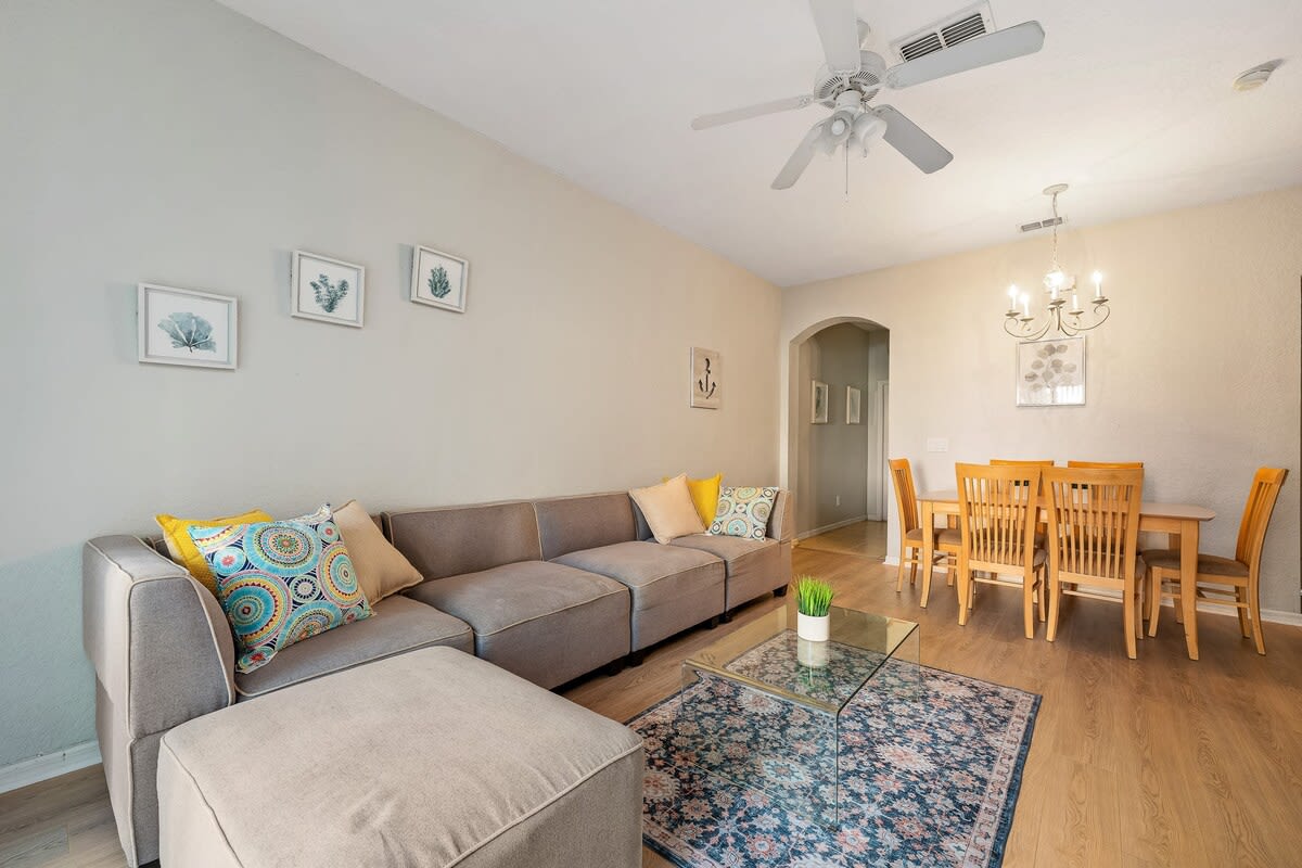 Family townhome w/pool slide & lazy river