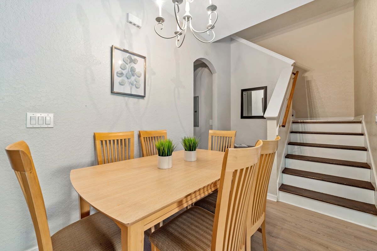 Family townhome w/pool slide & lazy river