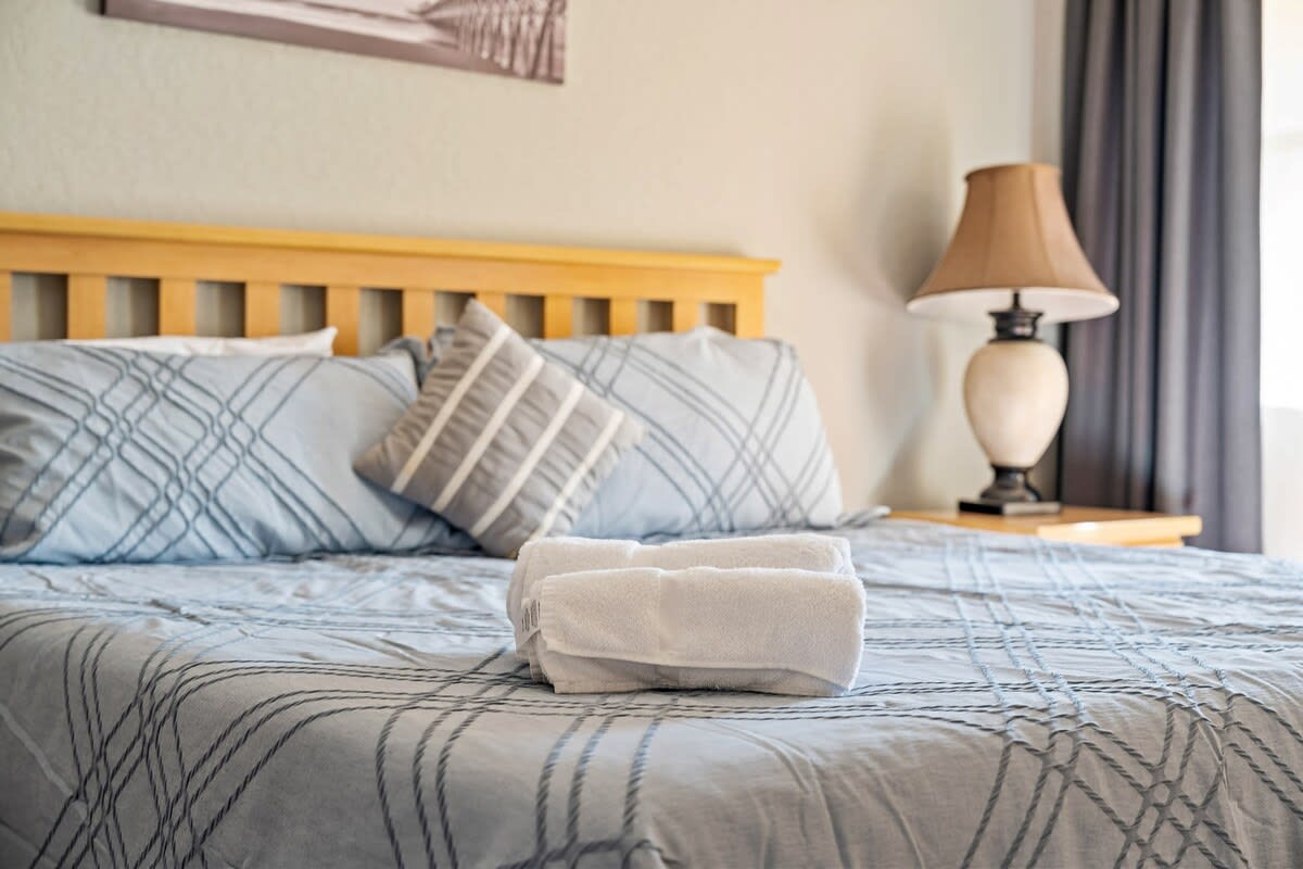 Family townhome w/pool slide & lazy river