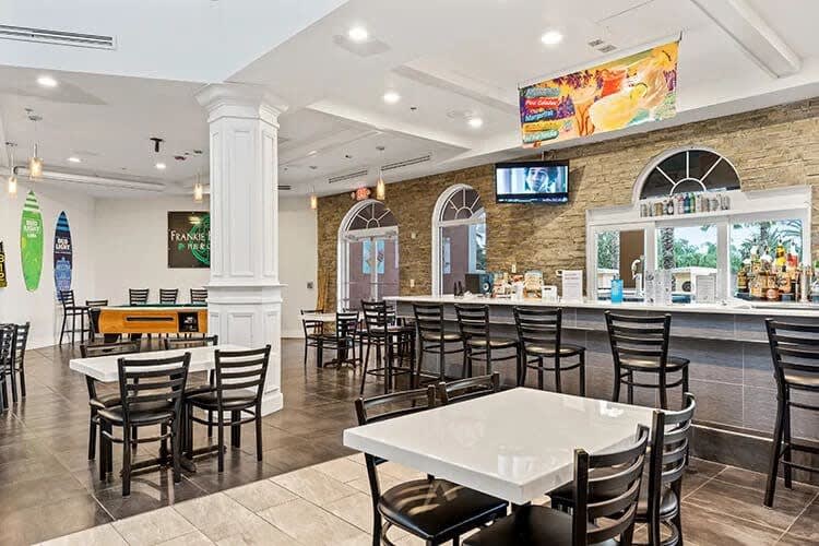 Family townhome w/pool slide & lazy river