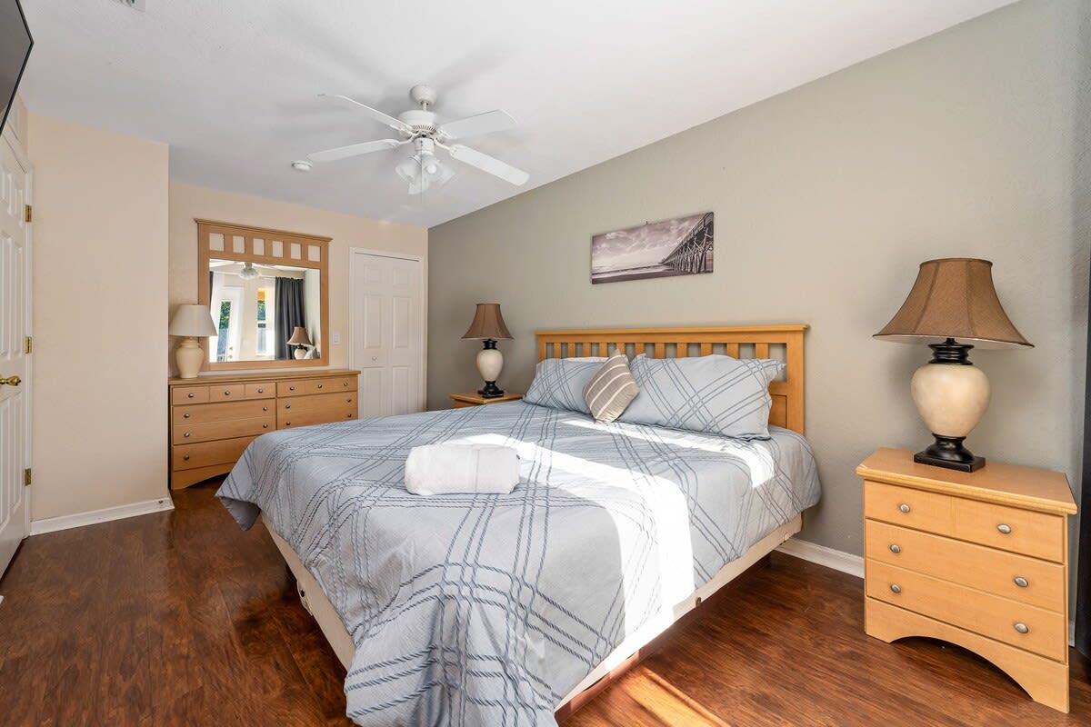 Family townhome w/pool slide & lazy river