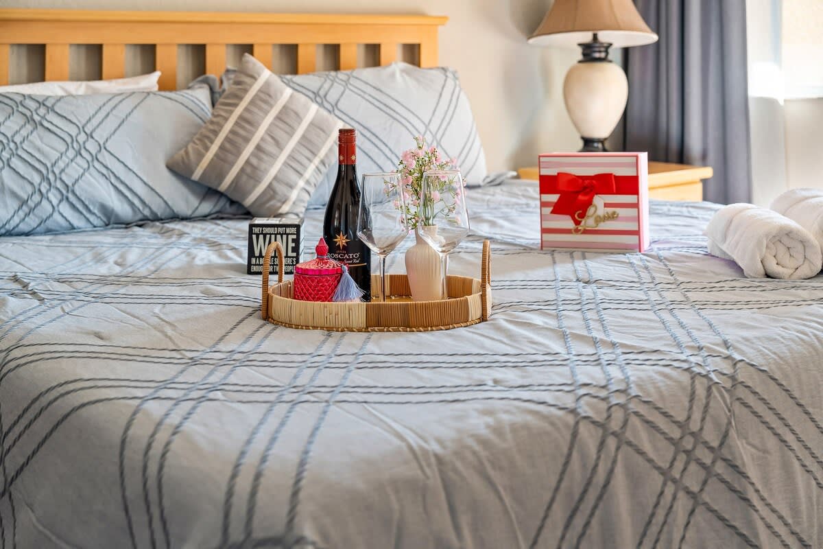 Family townhome w/pool slide & lazy river