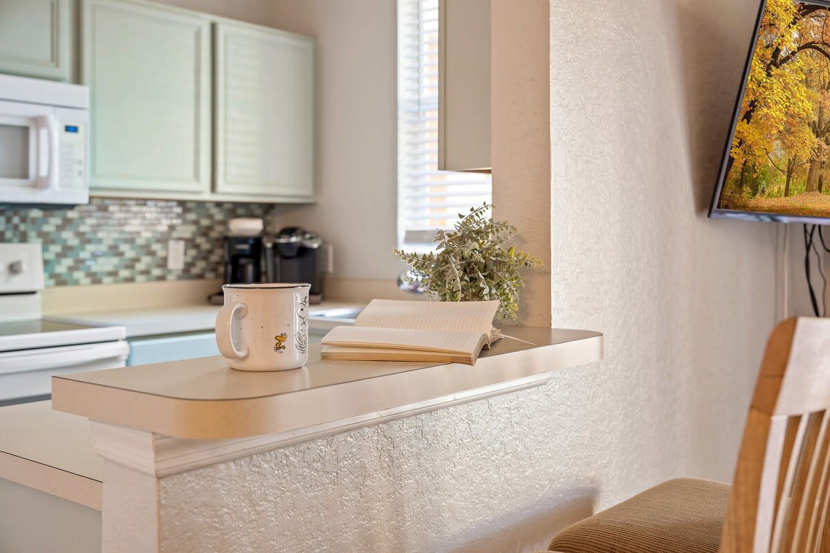 Family townhome w/pool slide & lazy river