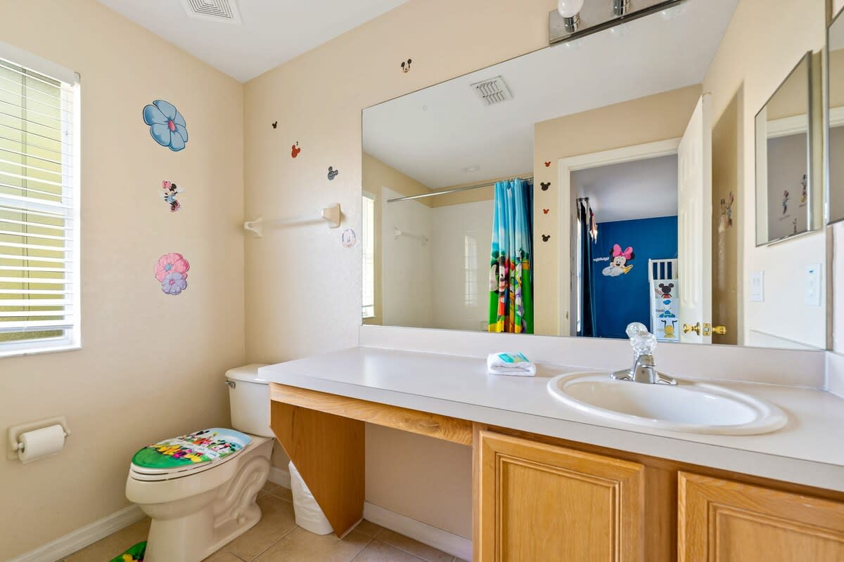 Family townhome w/pool slide & lazy river