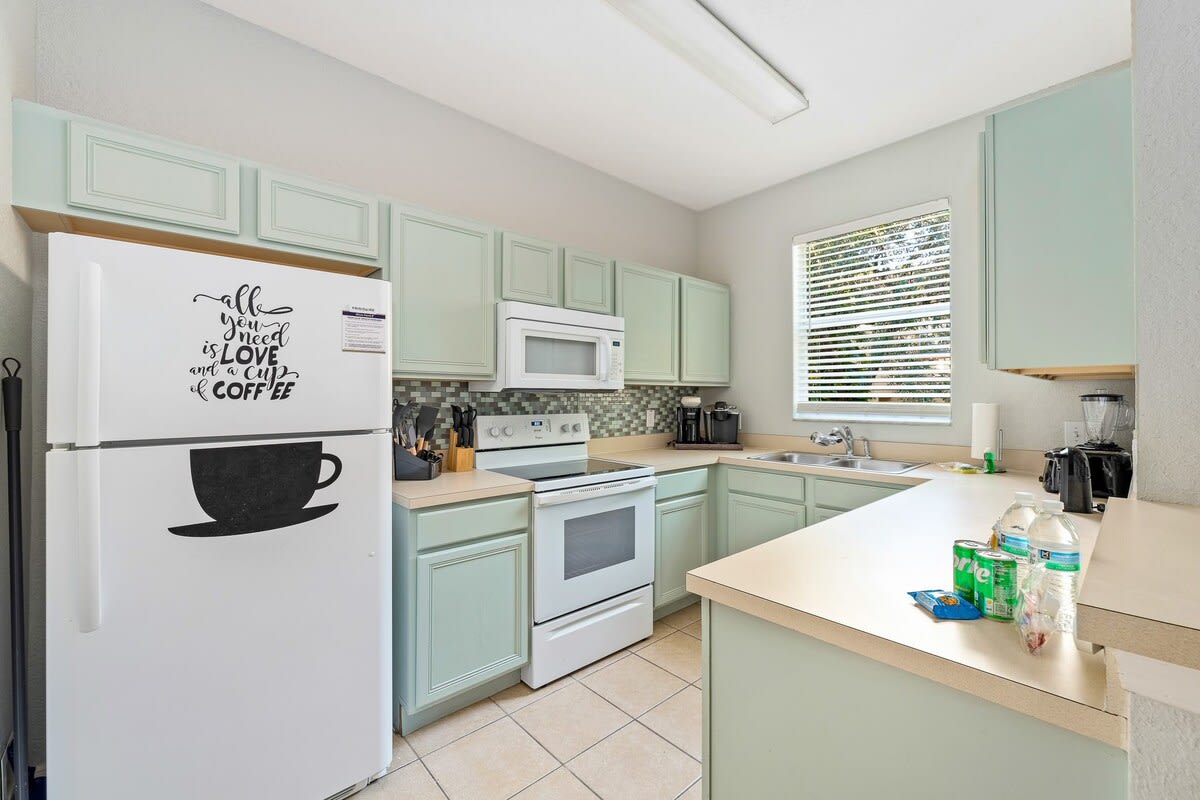 Family townhome w/pool slide & lazy river