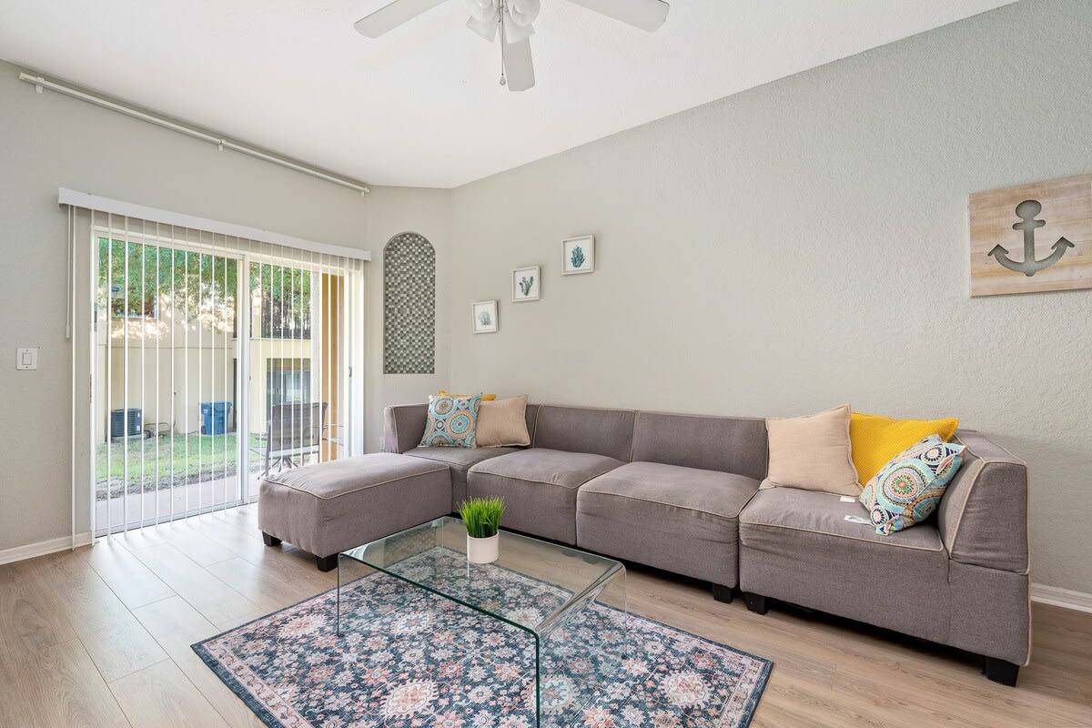 Family townhome w/pool slide & lazy river