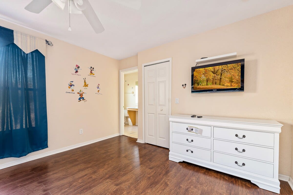 Family townhome w/pool slide & lazy river