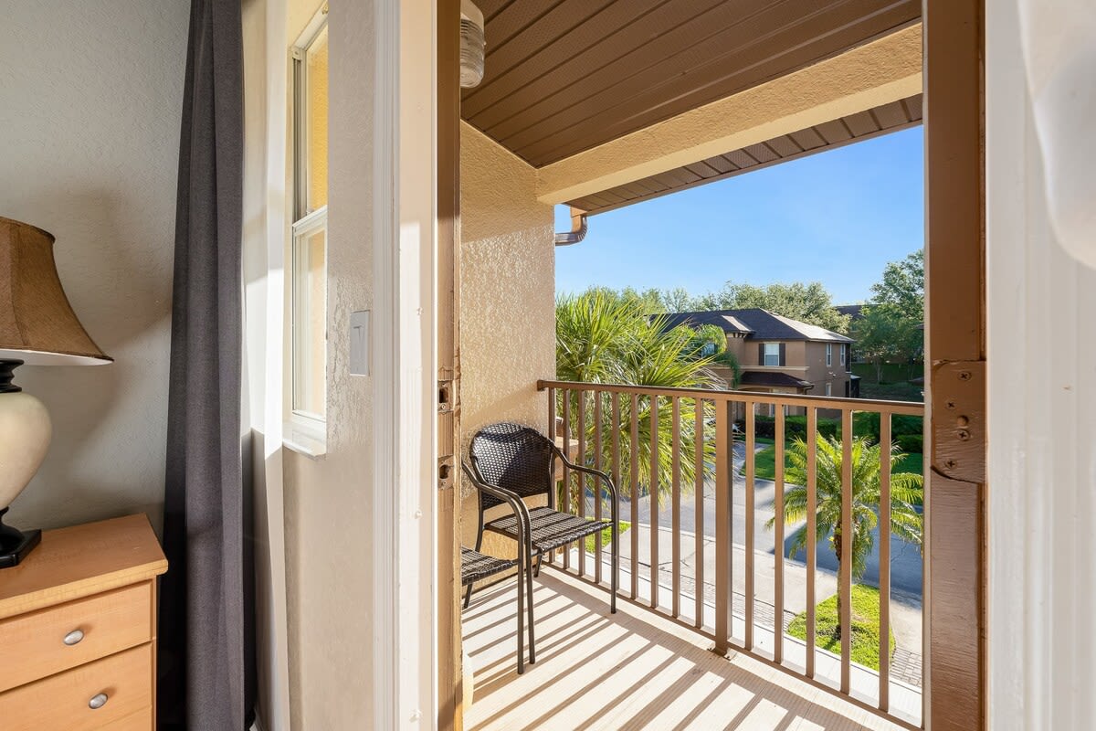 Family townhome w/pool slide & lazy river