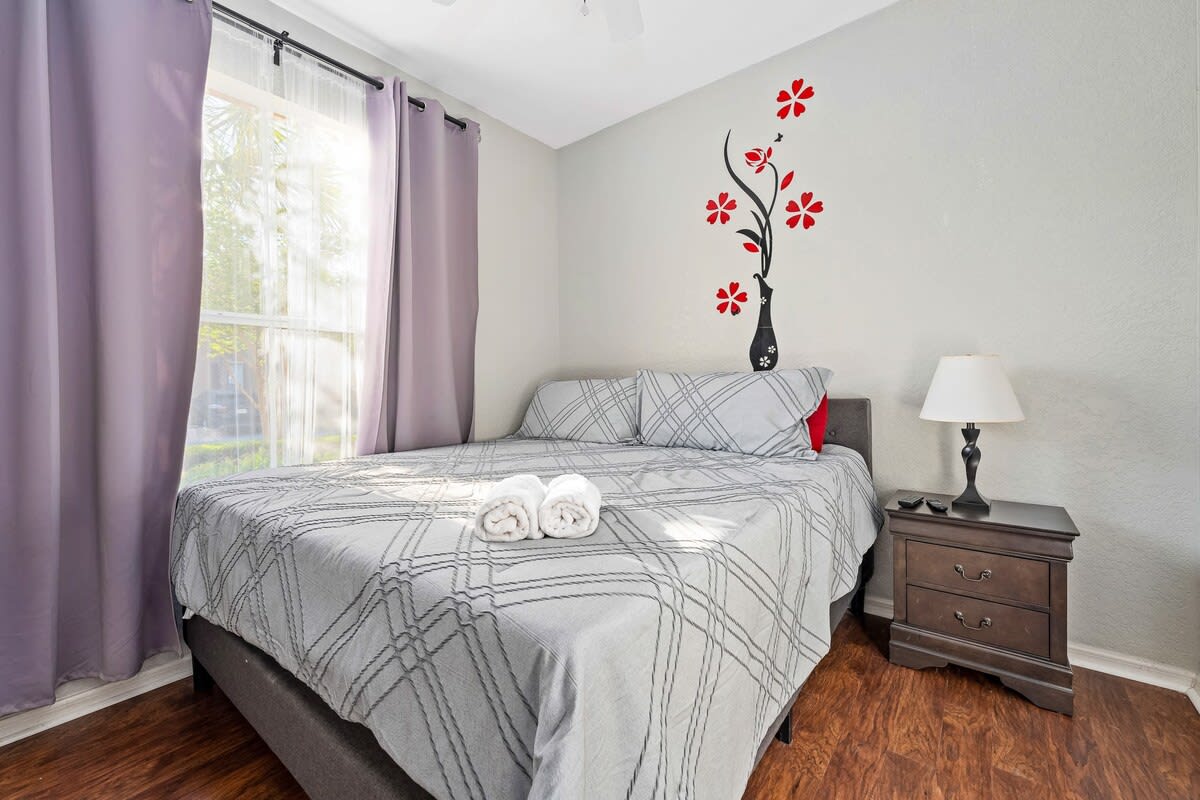 Family townhome w/pool slide & lazy river