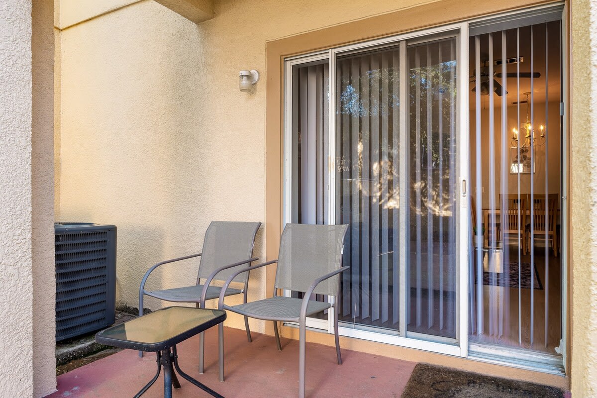 Family townhome w/pool slide & lazy river