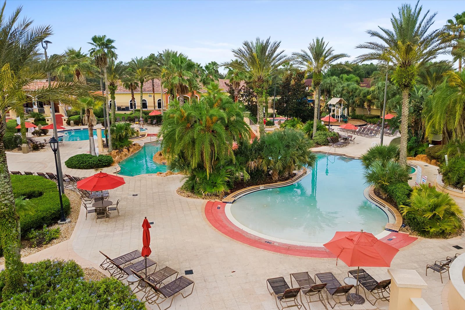 Family townhome w/pool slide & lazy river