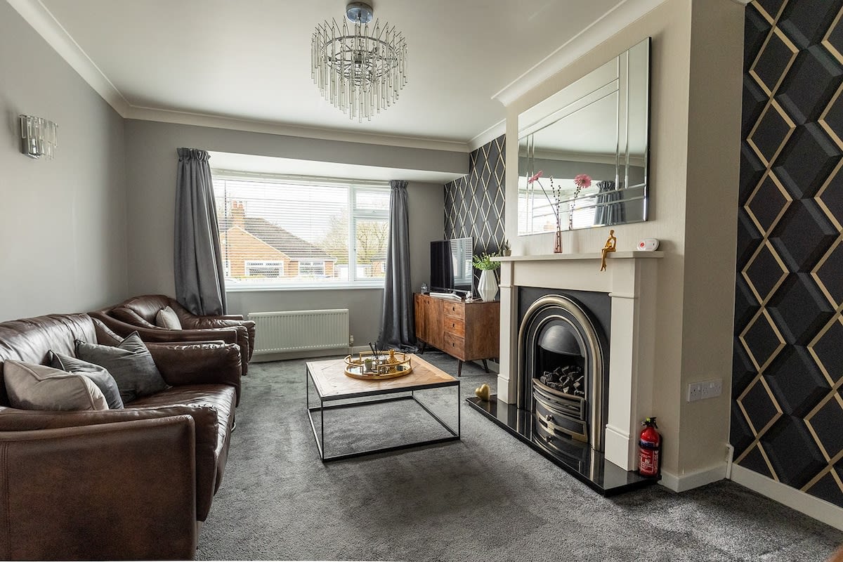 Two bed in Harrogate with spacious enclosed garden