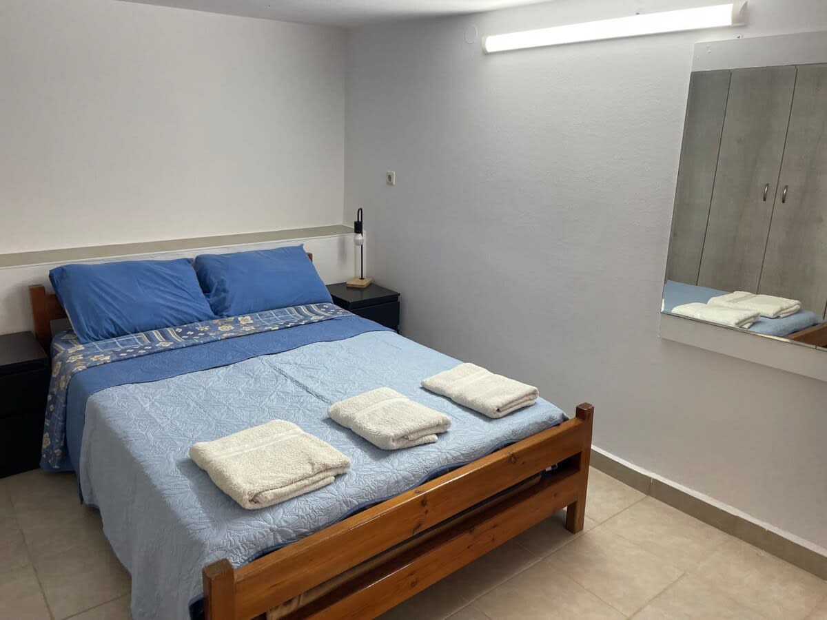 Gorgeous White Marsis Apartment in Paros — holiday rental in Paros