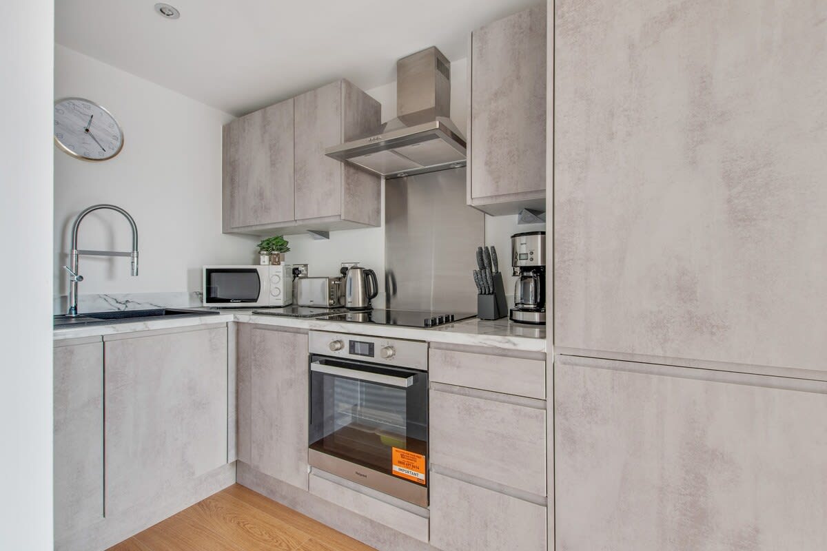 1 Bed Modern Apartment in a Converted Mill - Picture 3